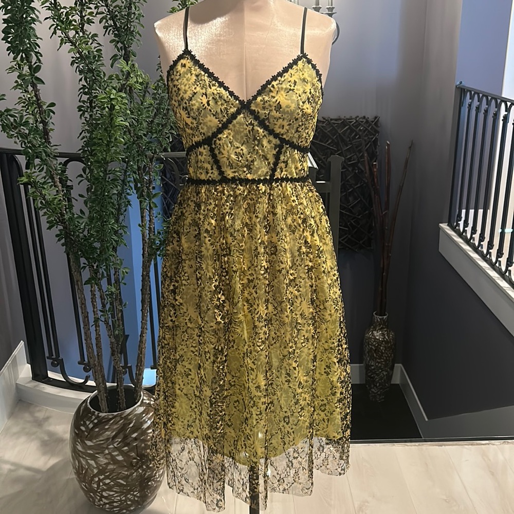 Cute midi dress with floral designs